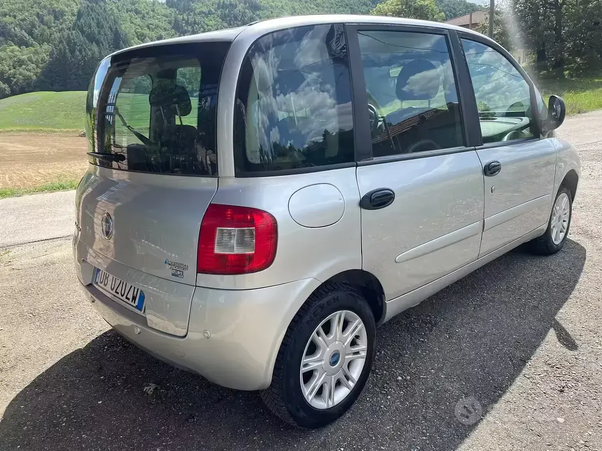Usata Fiat Multipla 103 CV (75 kW) 2006 Grigio Monovolume