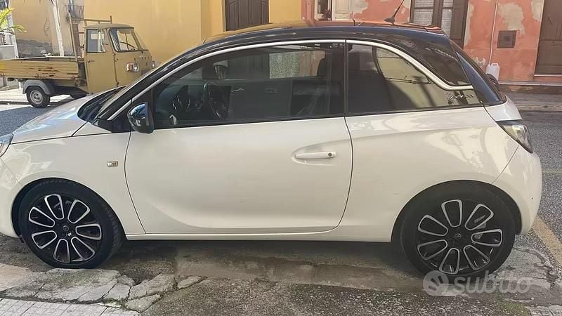 Usata Opel Adam 87 CV (63 kW) 2015 Utilitaria
