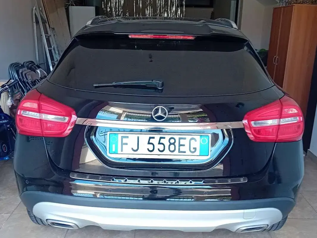 Usata Mercedes GLA200 136 CV (100 kW) 2016 Nero SUV
