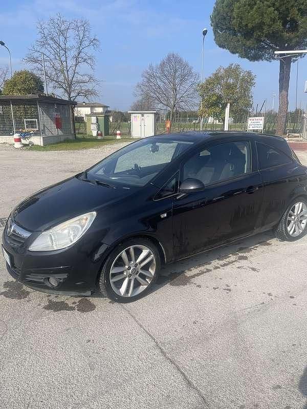 Usata Opel Corsa Sport 90 CV (66 kW) 2010 Nero Utilitaria