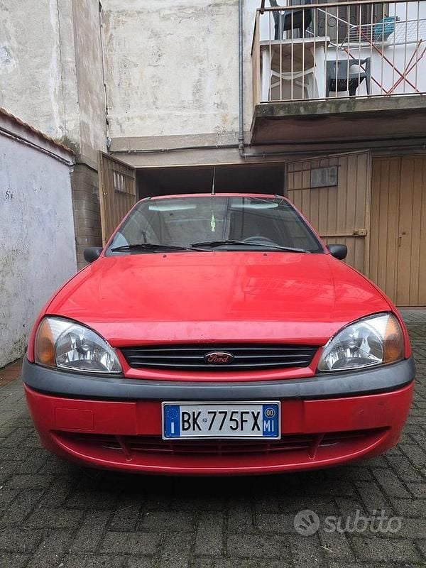 Usata Ford Fiesta 75 CV (55 kW) 2000 Rosso Utilitaria