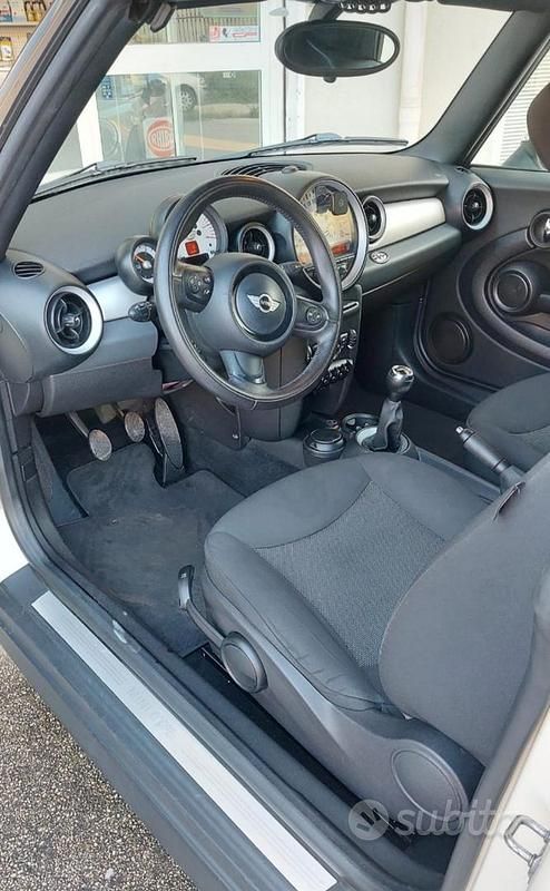 Usata Mini Cooper Cabriolet 122 CV (89 kW) 2012 Bianco Cabrio