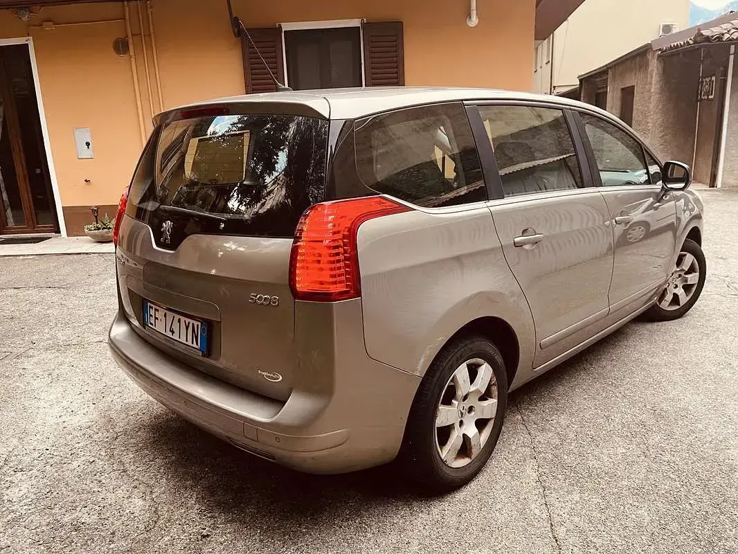 Usata Peugeot 5008 Business-Line 111 CV (81 kW) 2011 Monovolume
