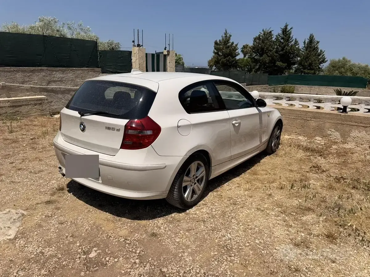 Usata BMW 120 177 CV (130 kW) 2008 Bianco Utilitaria