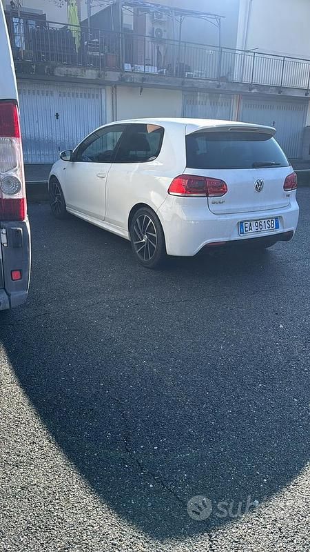 Usata VW Golf VI R-line 160 CV (117 kW) 2010 Bianco Utilitaria