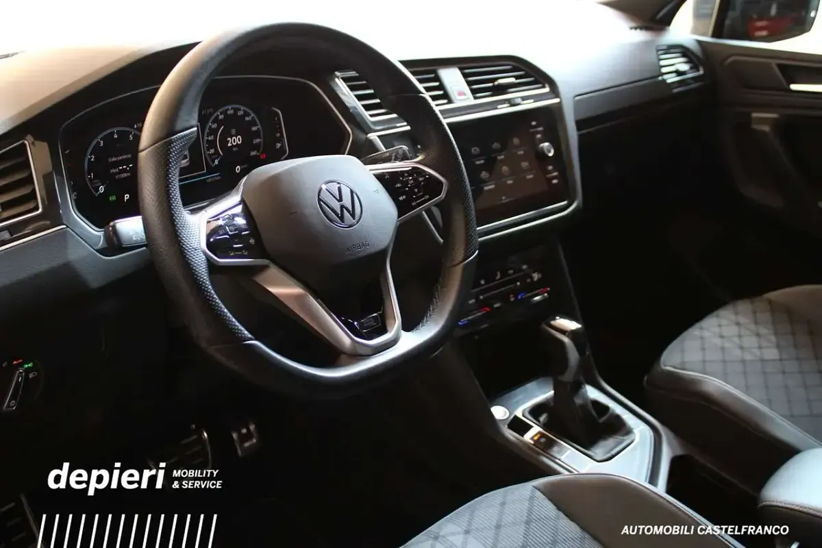 Usata VW Tiguan R-line 150 CV (110 kW) 2022 Grigio SUV