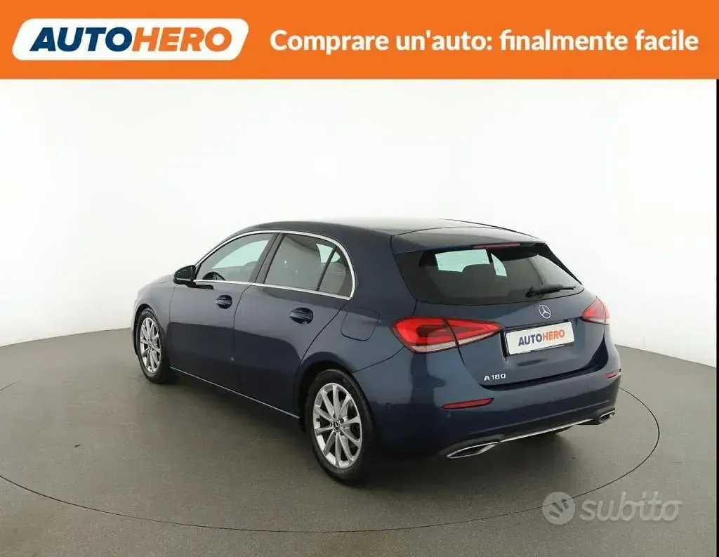 Usado Mercedes A180 136 CV (100 kW) 2019 Azul Berlina