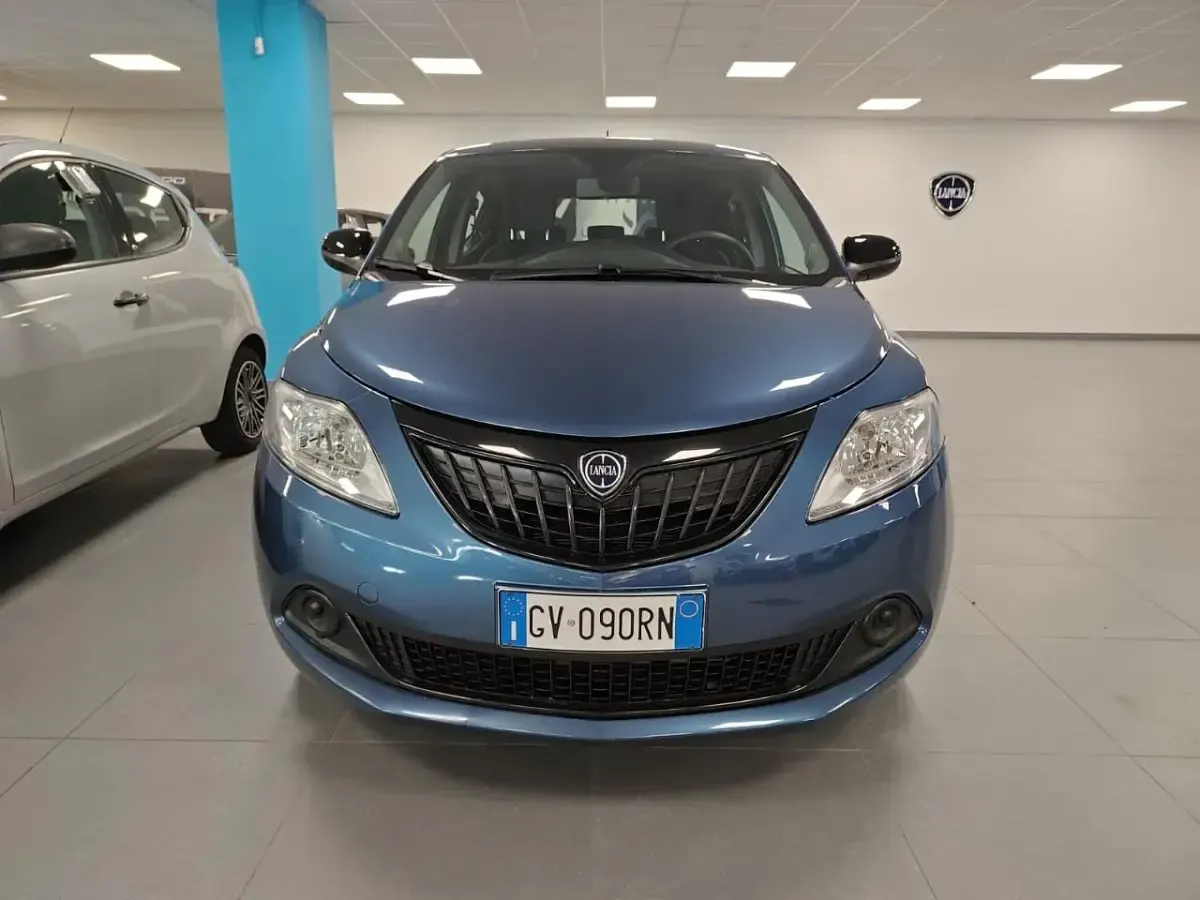 Usata Lancia Ypsilon Gold 69 CV (50 kW) 2025 Blu Utilitaria