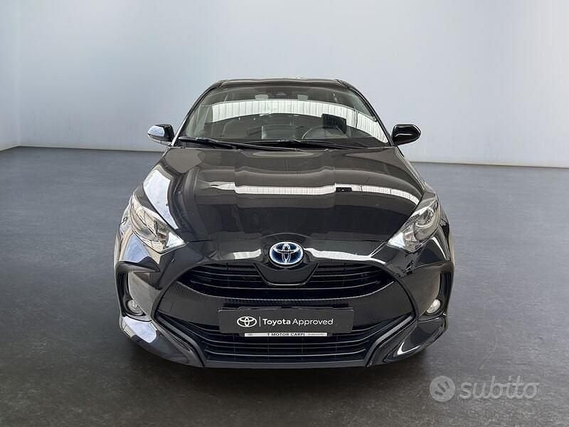 Usata Toyota Yaris Hybrid Active 116 CV (85 kW) 2022 Nero Berlina