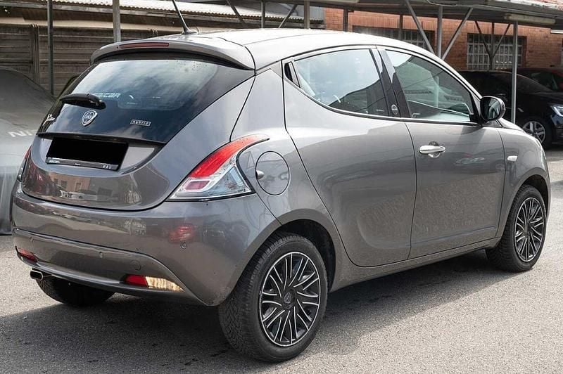 Usata Lancia Ypsilon S 69 CV (50 kW) 2021 Grigio Utilitaria