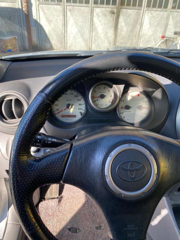 Argento Usata 2003 Toyota RAV4 SUV | 3500 € (Ottimo prezzo) - Immagine 1/4