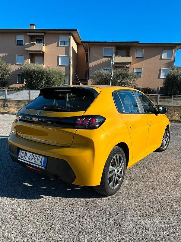 Usata Peugeot 208 Active 102 CV (75 kW) 2022 Giallo Utilitaria