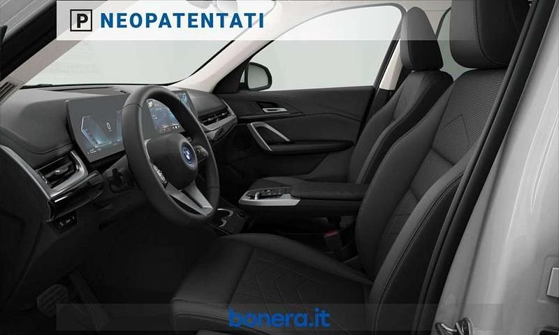 Nuova BMW X1 245 CV (180 kW) 2026 Alpin white pastello SUV