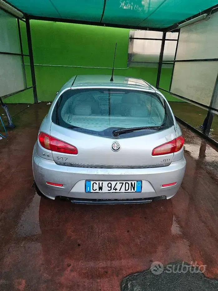 Usata Alfa Romeo 147 116 CV (85 kW) 2005 Grigio Utilitaria
