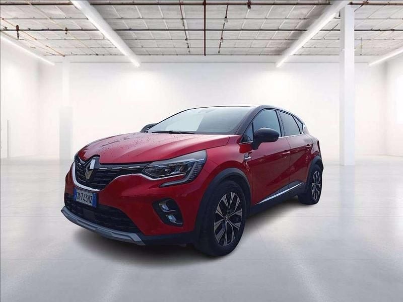 Usata Renault Captur Engineered 94 CV (69 kW) 2023 Rosso metallizzato SUV