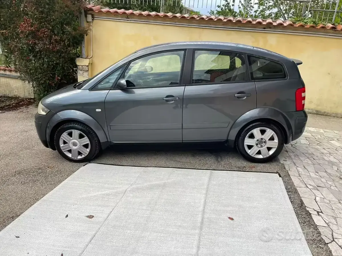 Usata Audi A2 Comfort 75 CV (55 kW) 2003 Grigio Utilitaria