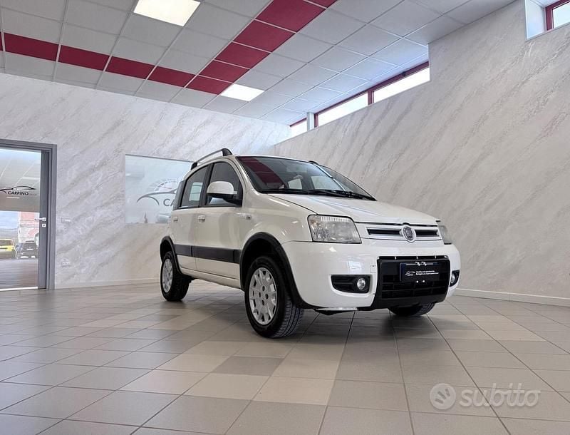 Usata Fiat Panda 4x4 Climbing 75 CV (55 kW) 2011 Bianco Utilitaria