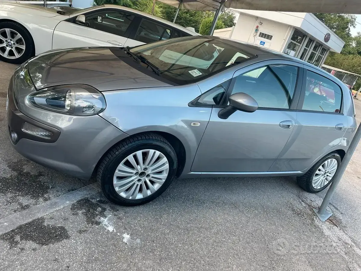 Usata Fiat Punto 65 CV (47 kW) 2010 Grigio Utilitaria