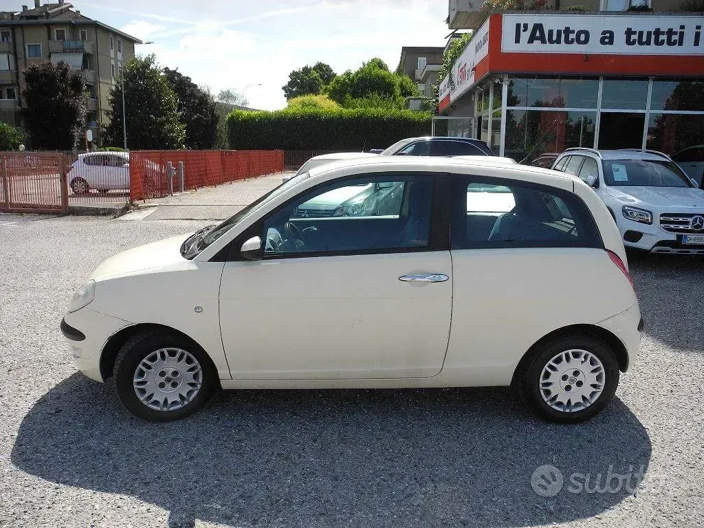 Usata Lancia Ypsilon 80 CV (58 kW) 2005 Bianco Utilitaria