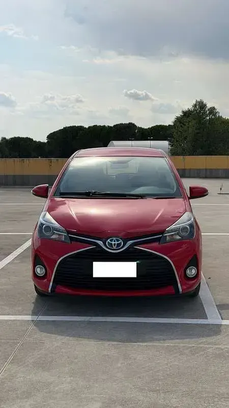 Usata Toyota Yaris Hybrid Active 73 CV (53 kW) 2015 Berlina