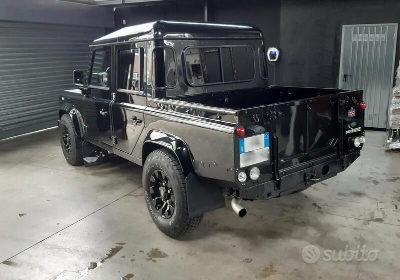 Usata Land Rover Defender SE 122 CV (89 kW) 2010 Nero SUV