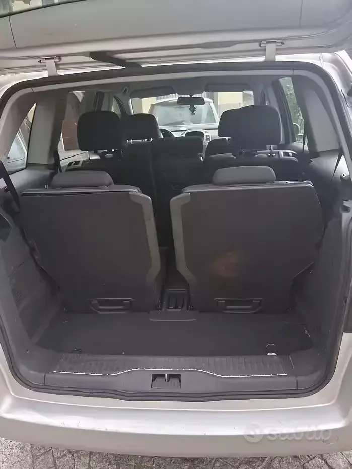 Usata Opel Zafira 105 CV (77 kW) 2005 Grigio Monovolume