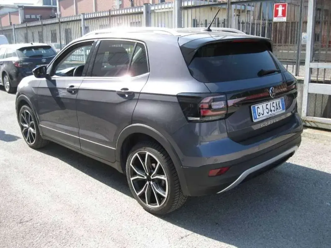 Usata VW T-Cross 110 CV (80 kW) 2022 Grigio SUV