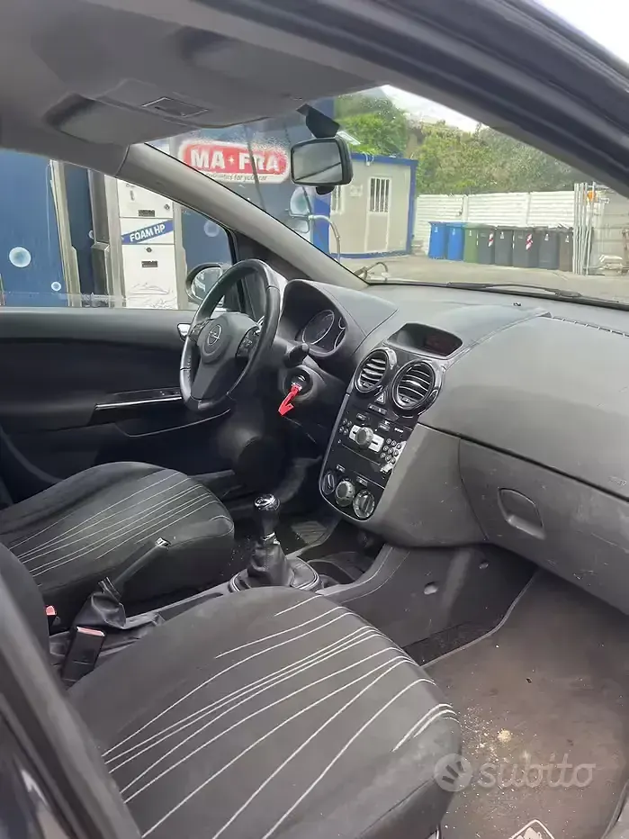 Usata Opel Corsa 85 CV (62 kW) 2011 Grigio Utilitaria
