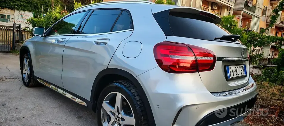 Usata Mercedes GLA180 Premium 109 CV (80 kW) 2019 Grigio SUV