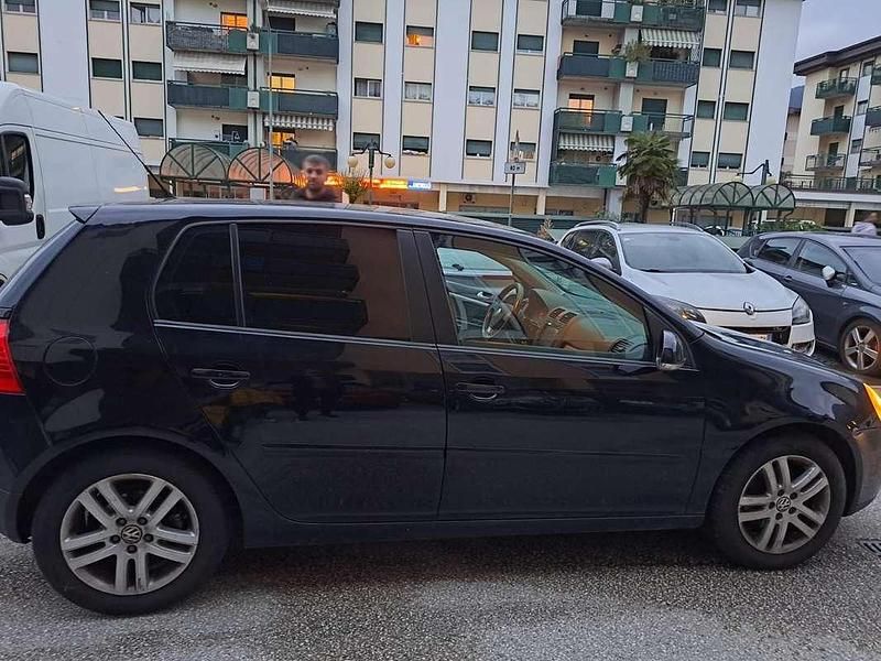 Usata VW Golf V Comfortline 105 CV (77 kW) 2007 Berlina
