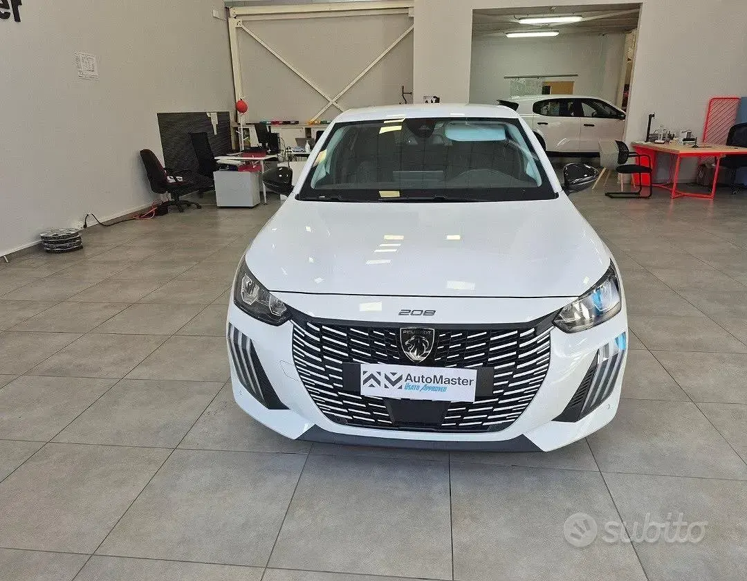 Usata Peugeot 208 Style 101 CV (74 kW) 2025 Bianco Utilitaria