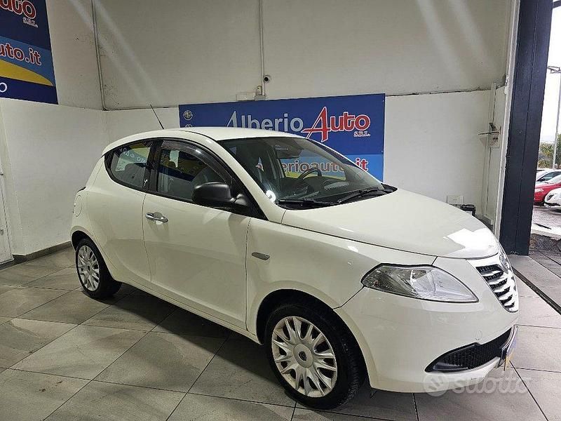 Usata Lancia Ypsilon Silver 69 CV (50 kW) 2014 Beige Utilitaria