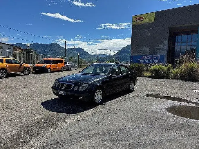 Usata Mercedes E270 Avantgarde 177 CV (130 kW) 2002 Nero Berlina