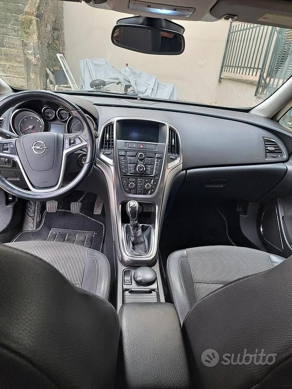 Usata Opel Astra 125 CV (91 kW) 2011