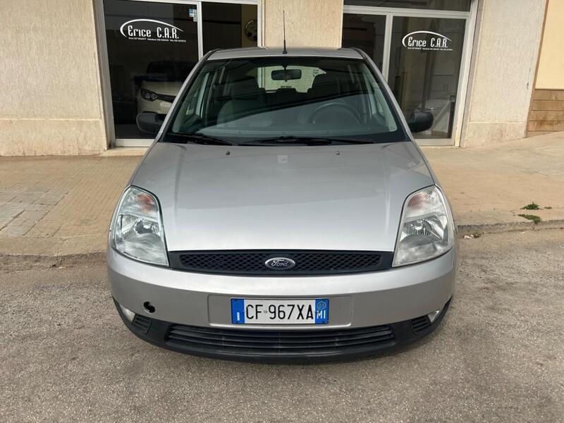 Usato 2003 Ford Fiesta 1.2 Benzin 75 CV (3.500 €)
