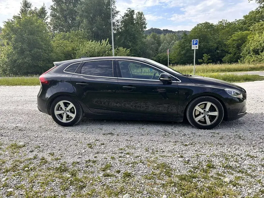 Usata Volvo V40 Momentum 150 CV (110 kW) 2015 Berlina
