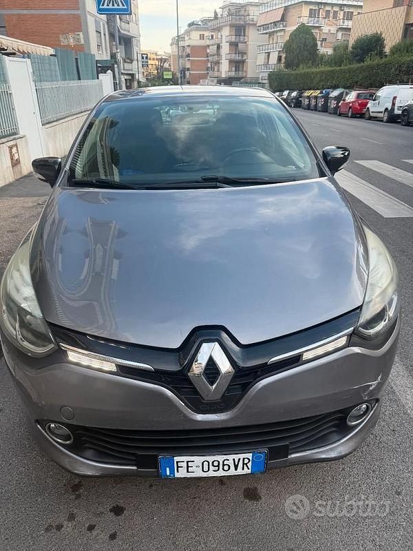 Usado Renault Clio IV 120 CV (88 kW) 2016 Gris Utilitario