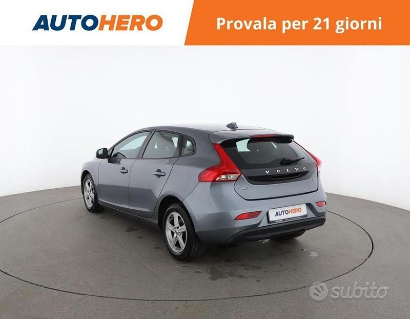 Usata Volvo V40 125 CV (91 kW) 2017 Grigio Berlina