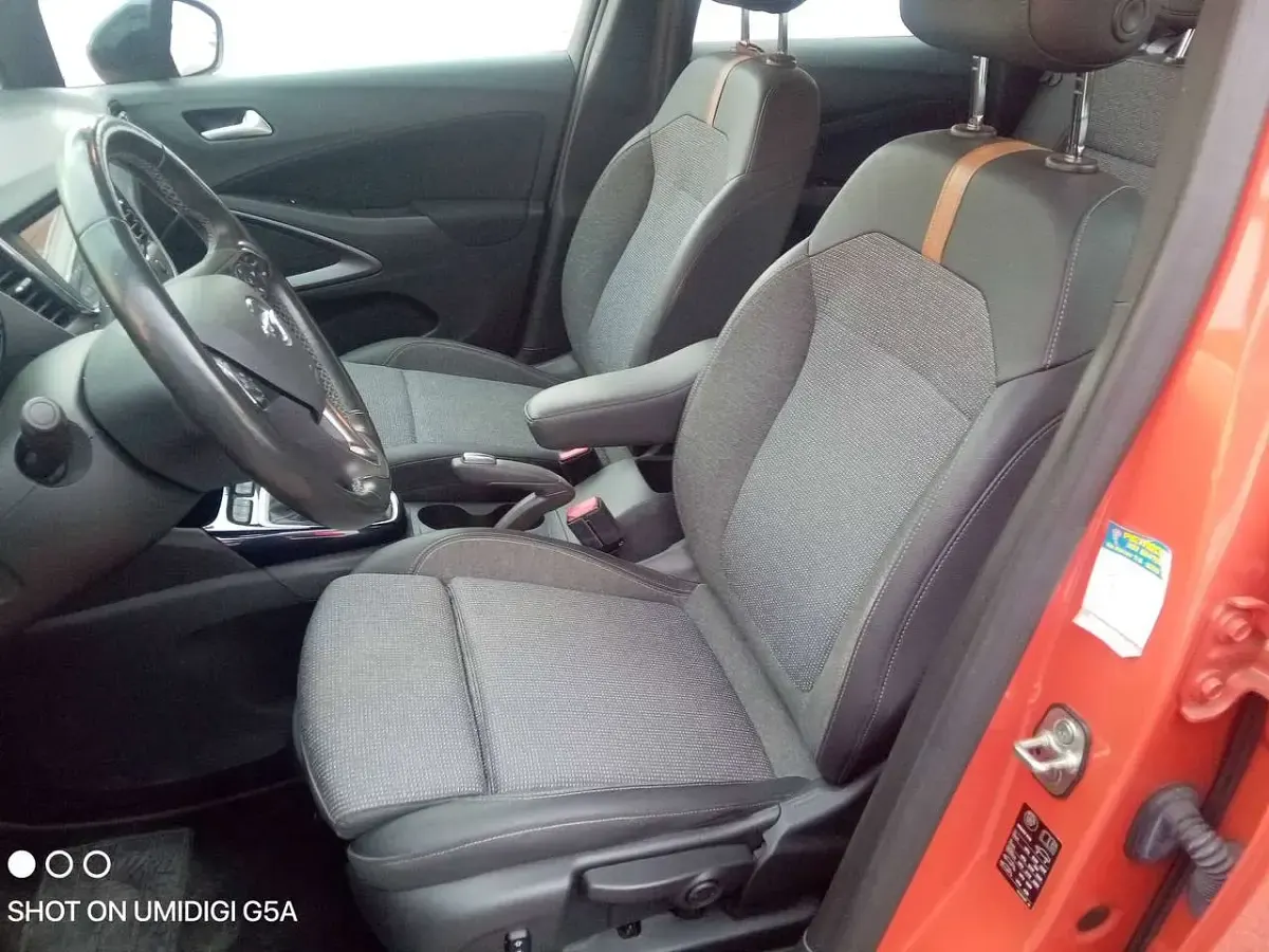 Usata Opel Crossland Limited 110 CV (80 kW) 2021 Arancione SUV