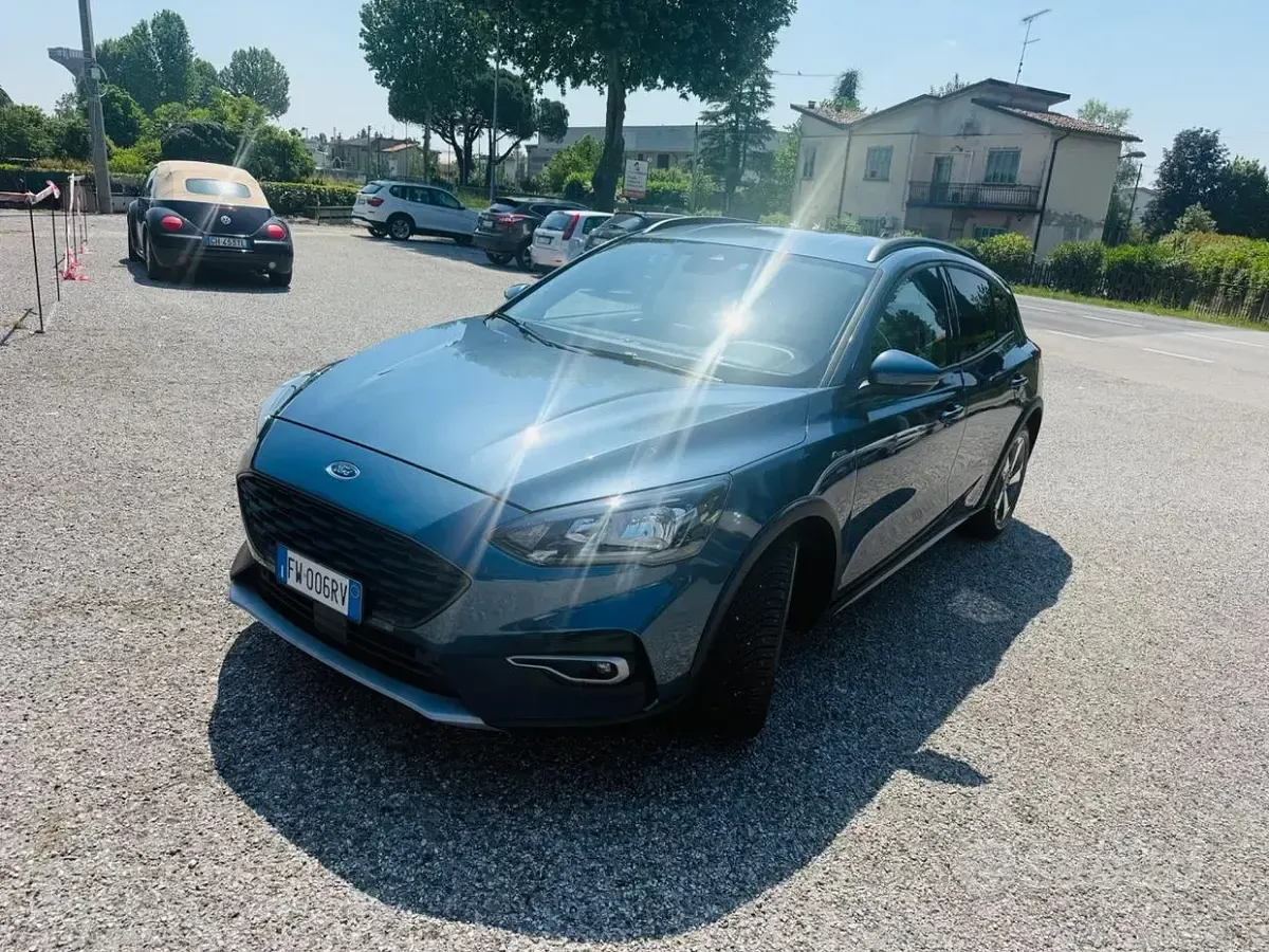 Usata Ford Focus Active 125 CV (91 kW) 2019 Blu Berlina