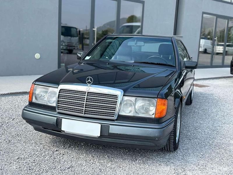 Usata Mercedes 200 136 CV (100 kW) 1992 Blu/azzurro Coupé