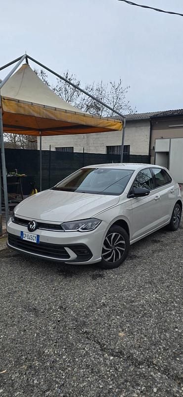 Usata VW Polo Life 80 CV (58 kW) 2023 Beige Utilitaria