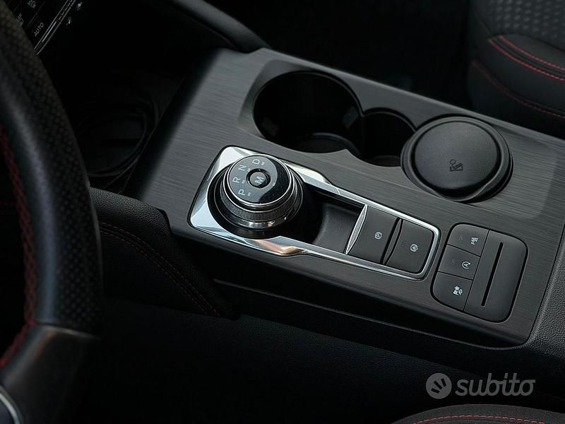 Usata Ford Kuga ST-Line X 120 CV (88 kW) 2021 Bianco SUV