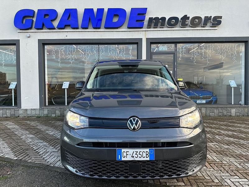 Usado VW Caddy Maxi 122 CV (89 kW) 2021 Gris Monovolumen