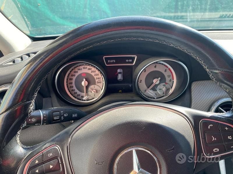 Occasion Mercedes GLA180 109 ch (80 kW) 2017 Blanc SUV