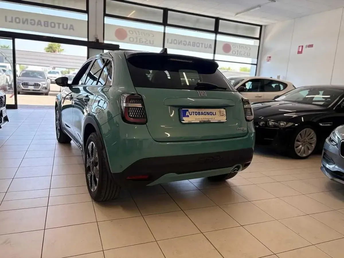 Usata Fiat 600 La Prima 101 CV (74 kW) 2025 Blu SUV