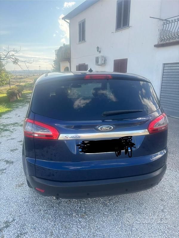 Begagnad Ford S-MAX Titanium 163 HK (119 kW) 2011 Blå Minibuss