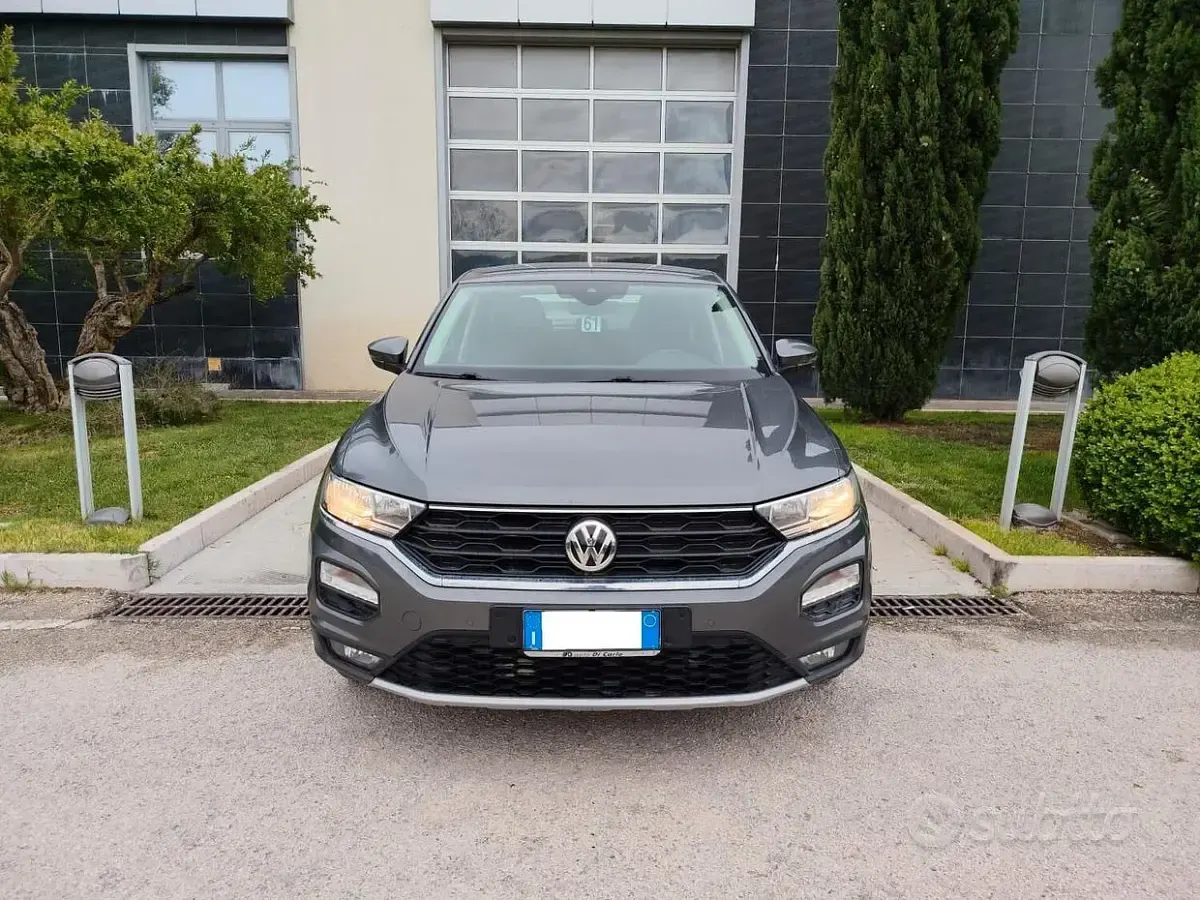 Usata VW T-Roc Business 150 CV (110 kW) 2019 Grigio SUV