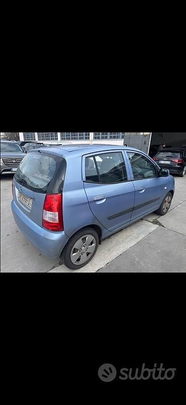 Usata Kia Picanto Urban 61 CV (44 kW) 2007 Blu Utilitaria