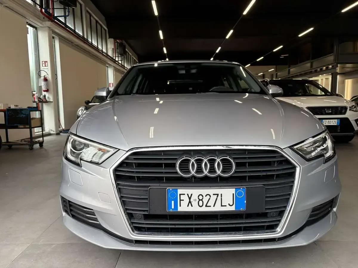 Usata Audi A3 Business 116 CV (85 kW) 2019 Argento Berlina